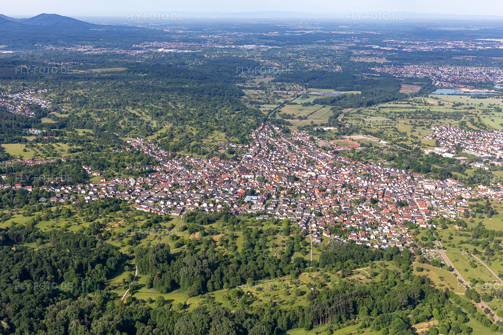 Luftbild:  in Malsch im Bundesland Baden-Württemberg in Deutschland. – Foto: IMG_131652.jpg vom 22.05.2022 durch Werner Riehm/FLY-FOTO.de – Auflösung des Originals: 5472 x 3648 px – Malsch