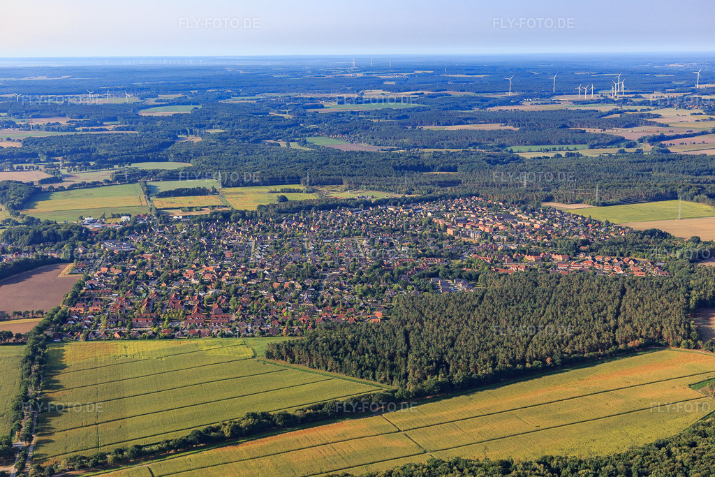 Luftbild: Ortsansicht aus Nordosten in Reppenstedt im Bundesland Niedersachsen in Deutschland. Foto: IMG_110361.jpg vom 18.08.2018 durch Werner Riehm/FLY-FOTO.de