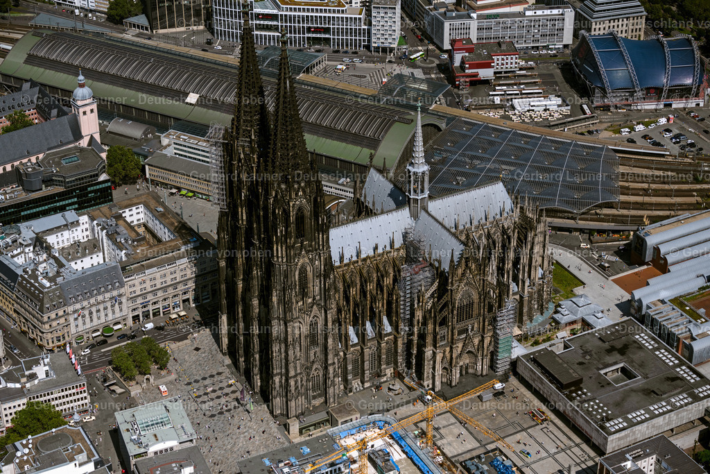 4048840 | Kölner Dom ,offiziell Hohe Domkirche Sankt Petrus, ist eine römisch-katholische Kirche in Köln
