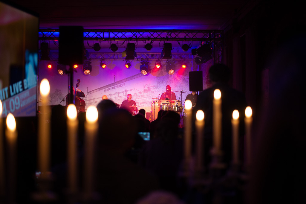 Tango meets Cuba | Tango meets Cuba mit den Klazz Brothers & Cuba Percussion im Forte Belvedere Leisnig zum Festival Hallo Leisnig 2022. - Realisiert mit Pictrs.com