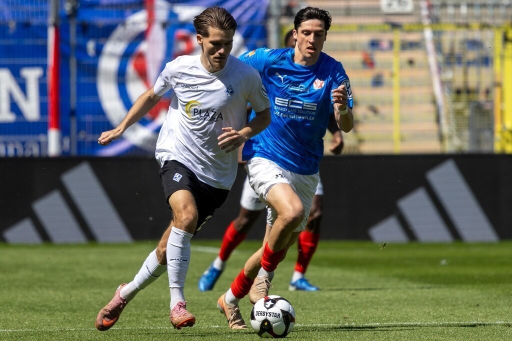 Fußball, Badischer Pokal 2025/26, Finale: VfR Mannheim gegen Waldhof Mannheim | Fußball, Badischer Pokal 2025/26, Finale: VfR Mannheim gegen Waldhof Mannheim***Am Ball: Vincent Thill (12, Waldhof) - Realisiert mit Pictrs.com