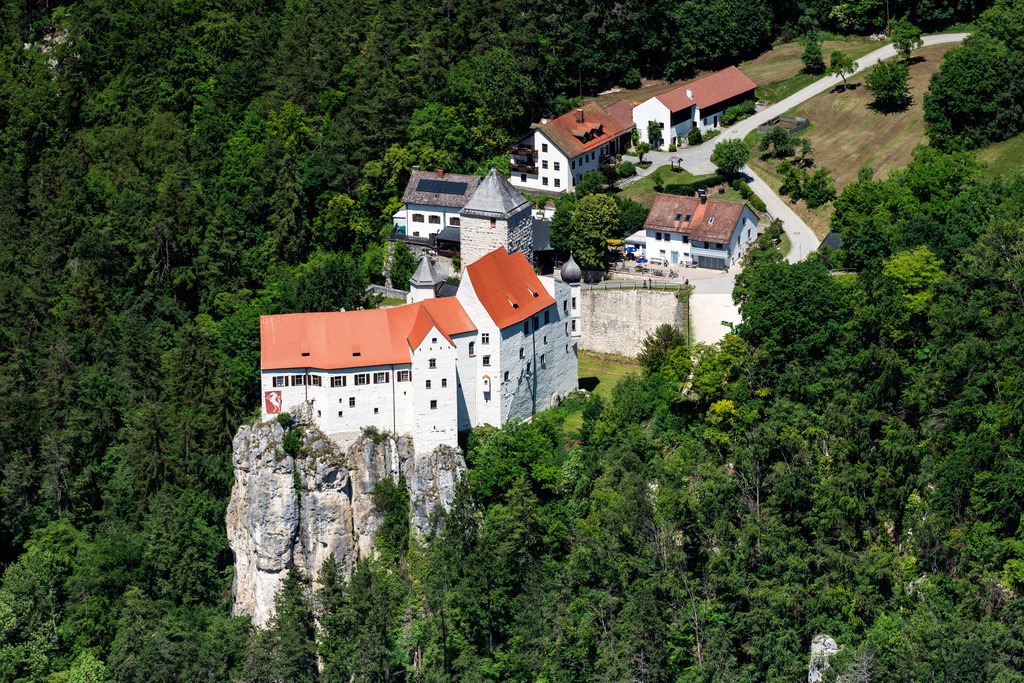 dr__0054020.jpg | RIEDENBURG 12.06.2020 Burganlage der Veste Burg Prunn in Riedenburg im Bundesland Bayern. // Castle of the fortress Burg Prunn in Riedenburg in the state Bavaria. Foto: Daniel Reiter