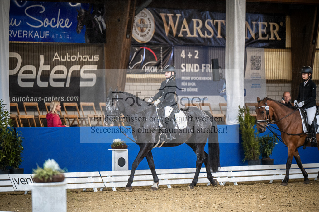 DOS_0014 | Entdecke hochwertige Reitturnierfotos von Foto Oger. Professionell, emotional und authentisch – jetzt Lieblingsmomente im Shop bestellen.Deutschlandweite Turnierfotografie. - Realisiert mit Pictrs.com