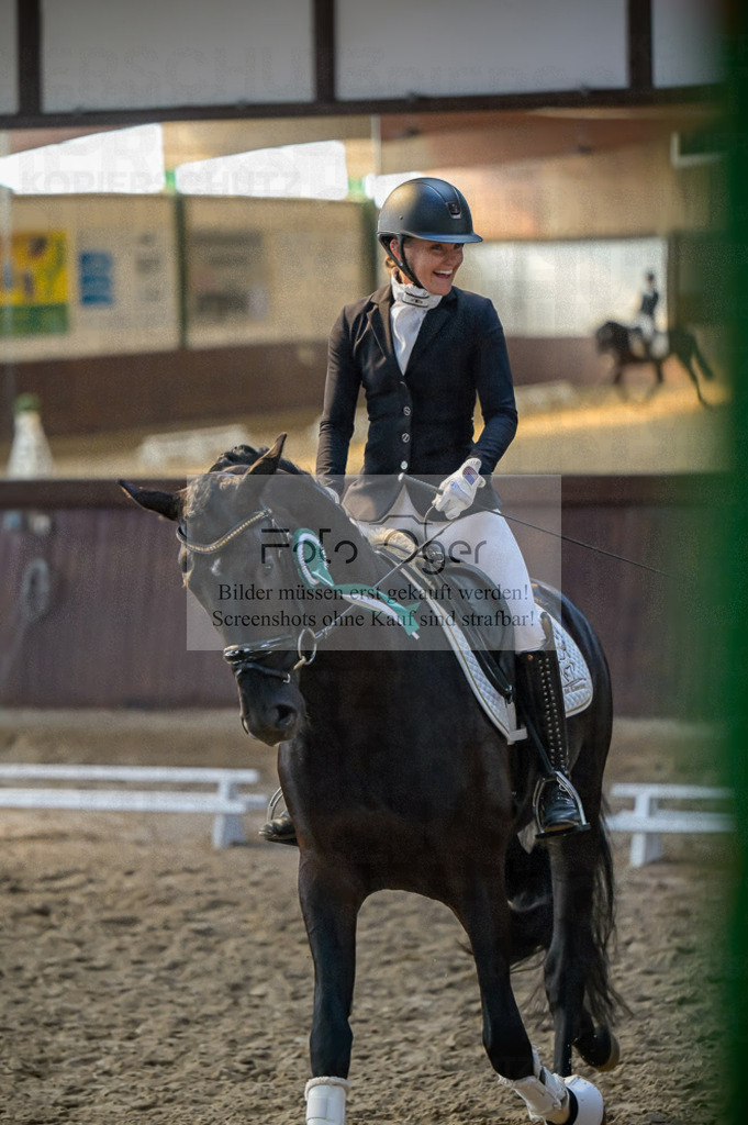 Reitturnier Voxtrup | Entdecke hochwertige Reitturnierfotos von Foto Oger. Professionell, emotional und authentisch – jetzt Lieblingsmomente im Shop bestellen.Deutschlandweite Turnierfotografie. - Realisiert mit Pictrs.com