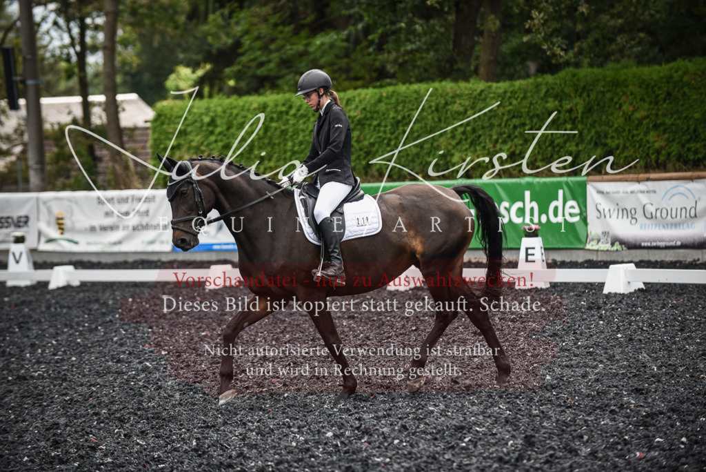 DSC_4660 | Pferde- und Turnierfotografie in Westsachsen. Pferdeportraits, Auftragszeichnungen und intuitive Kunst.