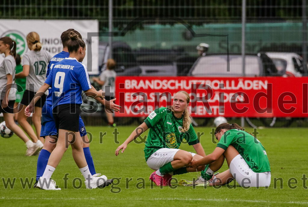 2023-10-07_099_FC_Forstern_gegen_Karlsruher_SC | Forstern, Deutschland, 07.10.2023:
Fußball, B-Juniorinnen-Bundesliga Süd 2023 / 2024, 4. Spieltag, FC Forstern gegen Karlsruher SC, Endergebnis: 1:1

Paulina Rothenberger (Karlsruher SC, #9), Teresa Frizberg (FC Forstern, #28), Veronika Lang (FC Forstern, #4)

Foto: Christian Riedel / fotografie-riedel.net