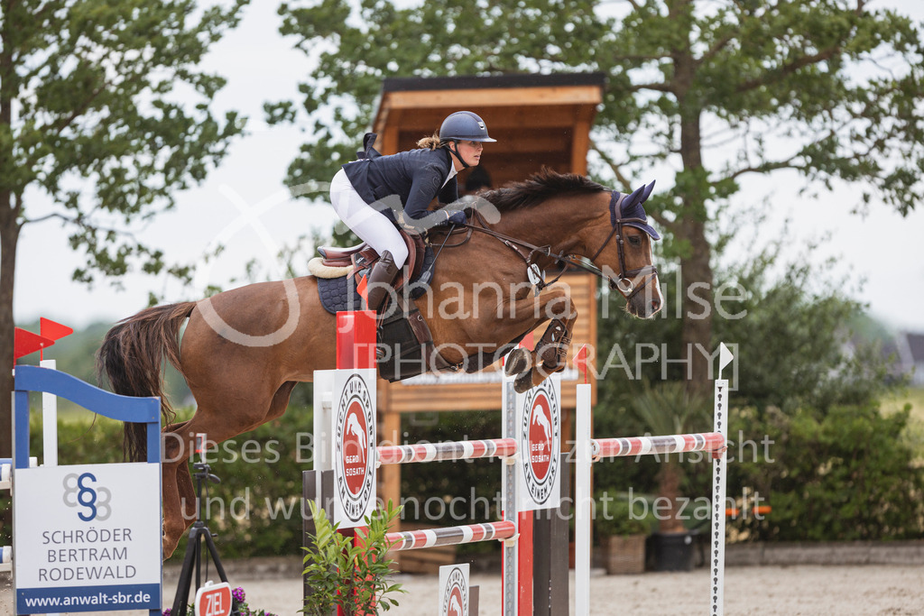 240614_Lemwerder_M2-Springen-475 | Deine schönsten Turniermomente als professionelle Fotos! Entdecke hochwertige Pferdesport-Fotografie im Online-Shop. Jetzt Fotos finden & bestellen!