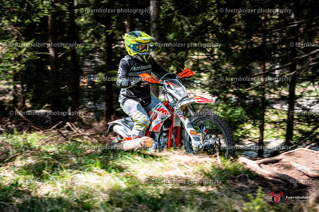 fuernholzer_250501-C1-573 | Fotografische Impressionen von der Red Stag Enduro Extreme by fuernholzer-photography.com. Endurosport in Österreich fotografisch festgehalten von fuernholzer. Auftragsfotografie für Private, Gewerbefotos und Industriefotografie. Eventfotografie, Sportfotografie und Motorsportfotografie. Anbieter von Fotoworkshops, Fototraining, fotografischen Vorträgen und Fotoseminaren.