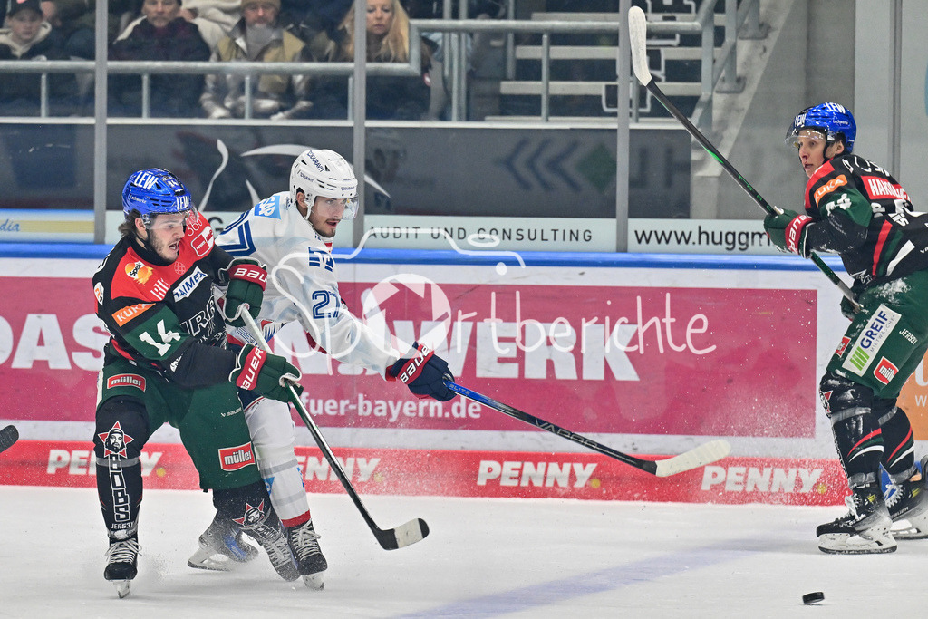 Augsburger Panther - Adler Mannheim | Im Duell D. J. BUSDEKER (Augsburger Panther #14) und Yannick PROSKE (Adler Mannheim 27) / Zweikampf / DEL: Augsburger Panther - Adler Mannheim, Curt Frenzel Stadion am 26.12.2024