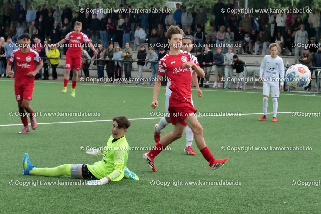Fußball : C-Junioren : Aufstieg Regionalliga West : SUS 09 Dinslaken - Vfb 03 Hilden am 04.06.2026 in Dinslaken | Fußball : C-Junioren : Aufstieg Regionalliga West : SUS 09 Dinslaken (rotr Trikots)- Vfb 03 Hilden (weiße Trikots) am 04.06.2026 in Dinslaken - Realisiert mit Pictrs.com