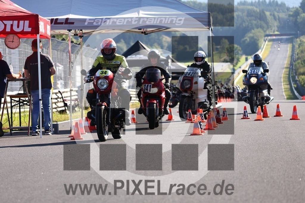 inst34-20240729_00413 | Schöne Erinnerungen an spannende Momente - das festzuhalten ist unser Job. PIXELrace.de ist seit 2003 auf den Rennstrecken Europas unterwegs um die Action draußen beim Fahren und die wunderbare Stimmung imm Fahrerlager für euch einzufangen.