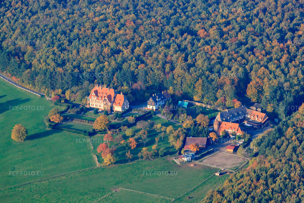 Vue aérienne: Ferme Mellon et Villa Le Riesack à Niederbronn-les-Bains dans le département Bas Rhin, France – .Photo: IMG_54143.jpg prise le 21/10/2012 par Werner Riehm/FLY-FOTO.eu – Résolution de l'original: 4557 x 3038 px – Ferme Mellon - Restaurant et chambres d'hôtes – Gite de groupe en Alsace. Fetes de famille. Villa le Riesack. Capacit\xc3\xa9: 30 \xc3\xa0 50 Personnes