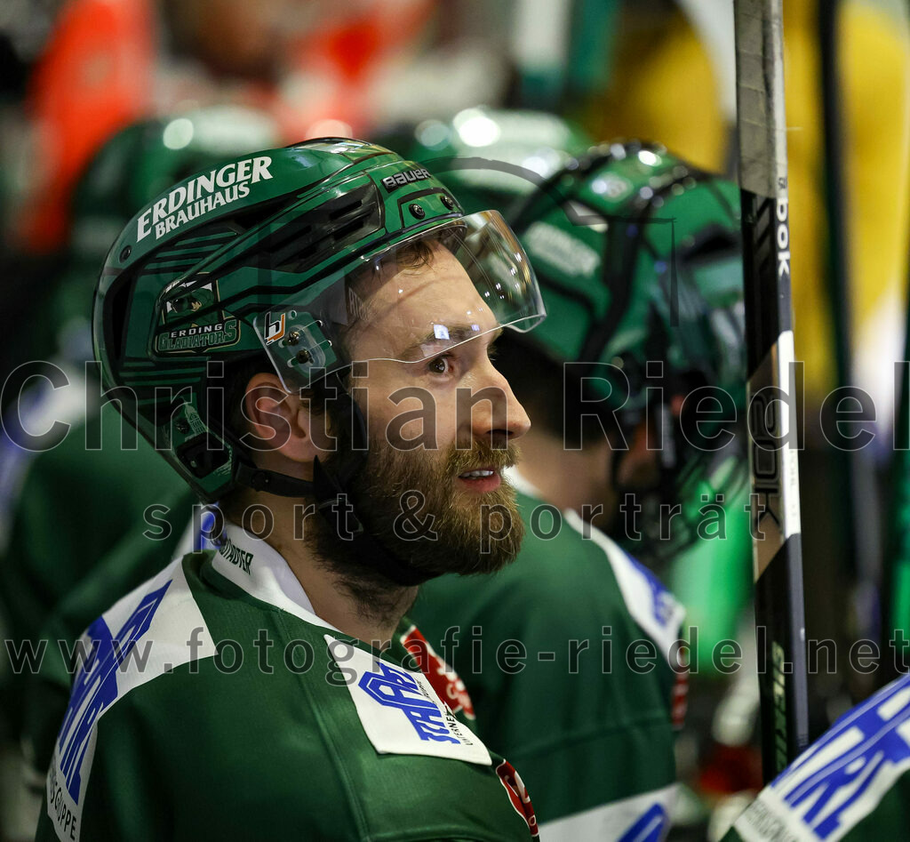 2024-01-26_076_TSV_Erding_gegen_HC_Landsberg | Erding, Deutschland, 26.01.2024:
Eishockey, Bayernliga Vorrunde 2023 / 2024, 28. Spieltag, TSV Erding gegen HC Landsberg, Endergebnis: 6:2

Petr Pohl (Erding Gladiators, #55)

Foto: Christian Riedel / fotografie-riedel.net