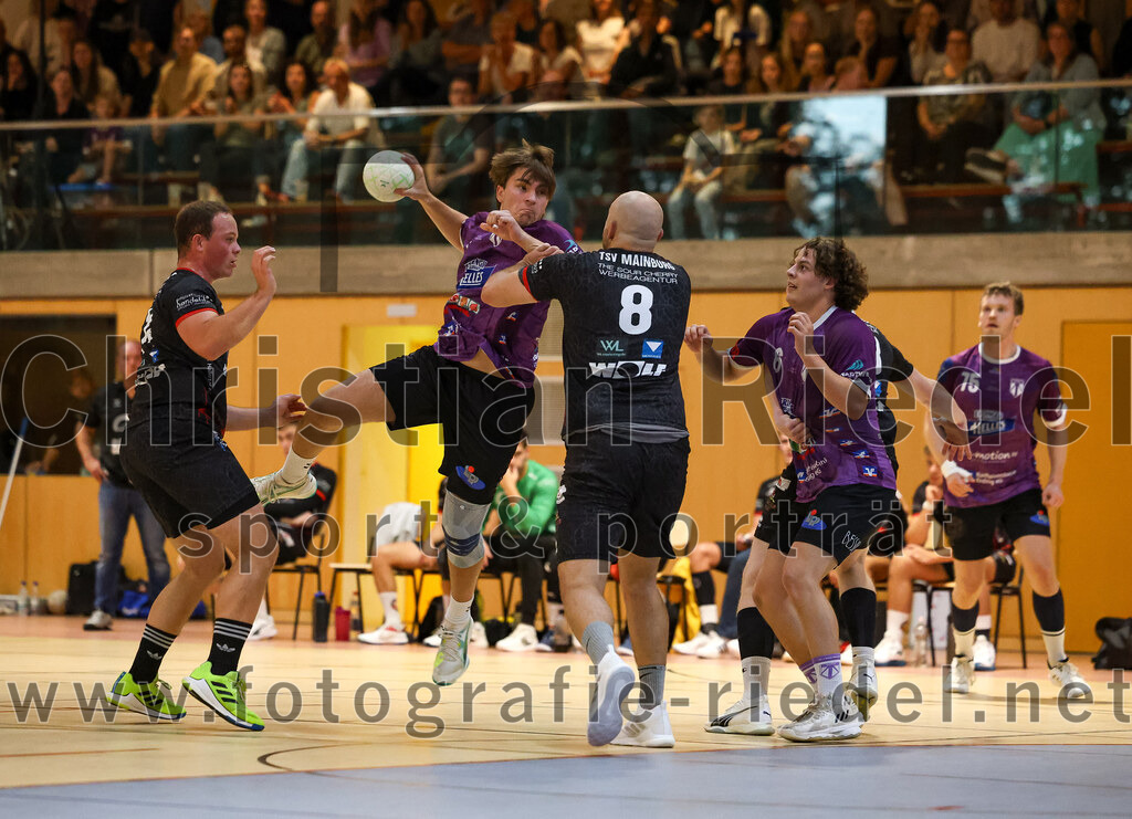 2024-09-21_078_SpVgg_Altenerding_gegen_TSV_1861_Mainburg | Erding, Deutschland, 21.09.2024:Handball, Bezirksoberliga Männer 2024 / 2025, 1. Spieltag, SpVgg Altenerding gegen TSV 1861 Mainburg, Endergebnis: 36:20Maximilian Altmann (TSV 1861 Mainburg, #14), Kilian Jödecke (SpVgg Altenerding, #41), Maximilian Heim (TSV 1861 Mainburg, #8), Jabob Köhler (SpVgg Altenerding, #6)Foto: Christian Riedel / fotografie-riedel.net