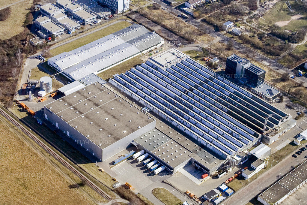 Luftbild: Werksgelände des Chemie- und Kosmetikproduzenten L'OREAL Produktion Deutschland GmbH & Co. KG im Ortsteil Nordweststadt in Karlsruhe im Bundesland Baden-Württemberg in Deutschland. Foto: IMG_9392.jpg vom 17.02.2008 durch Werner Riehm/FLY-FOTO.de