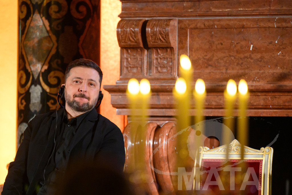 _DWI5375 | Politiker Wolodymyr Selenskyj, Präsident der Ukraine, in der Residenz vor der Verleihung des Ewald-von-Kleist-Preis. Der diesjährige Ewald-von-Kleist-Preis wird am Rande der Münchner Sicherheitskonferenz 2026 an das ukrainische Volk vergeben. München, 14.02.2026 Bayern Deutschland - Realized with Pictrs.com