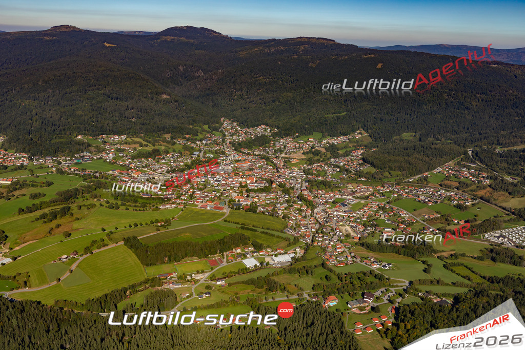 Aktuelles Luftbild von  Bodenmais Kauf mit Lizenz / Bildrechten möglich- Die Luftaufnahme wurde 2021 mittels UL-Flugzeug erstellt ( keine Drohne ) - hochauflösende Kamera-Systeme von  Canon -Beste Qualität - Für grossformatige Ausdrucke geeignet. Die Geschenkidee !