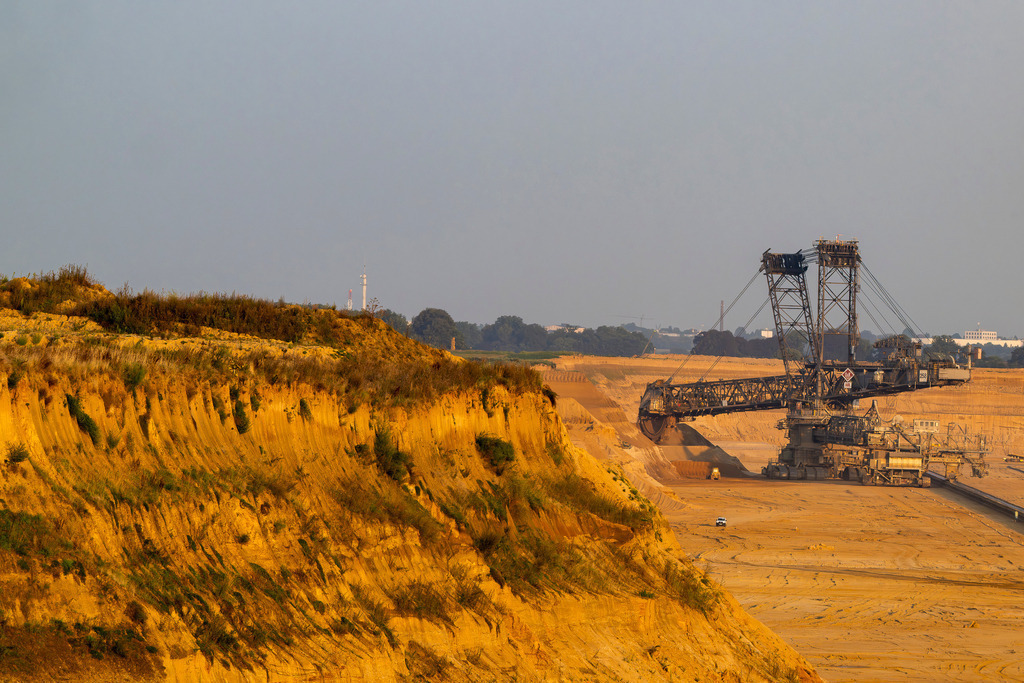 Tagebau Garzweiler - 1.9.2024 | Entdecke exklusive Fotografie im muebri Shop: Stimmungsvolle Motive  Naturaufnahmen und mehr. Jetzt hochwertige Wandbilder und Fotoabzüge online kaufen! - Realisiert mit Pictrs.com