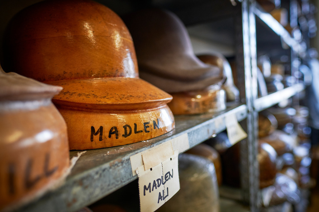 Mühlbauer Hutmanufaktur | WIen, Austria - March 04, 2020; Mühlbauer Hutmanufaktur; Hutmodel Madlen im Regal. - Realisiert mit Pictrs.com