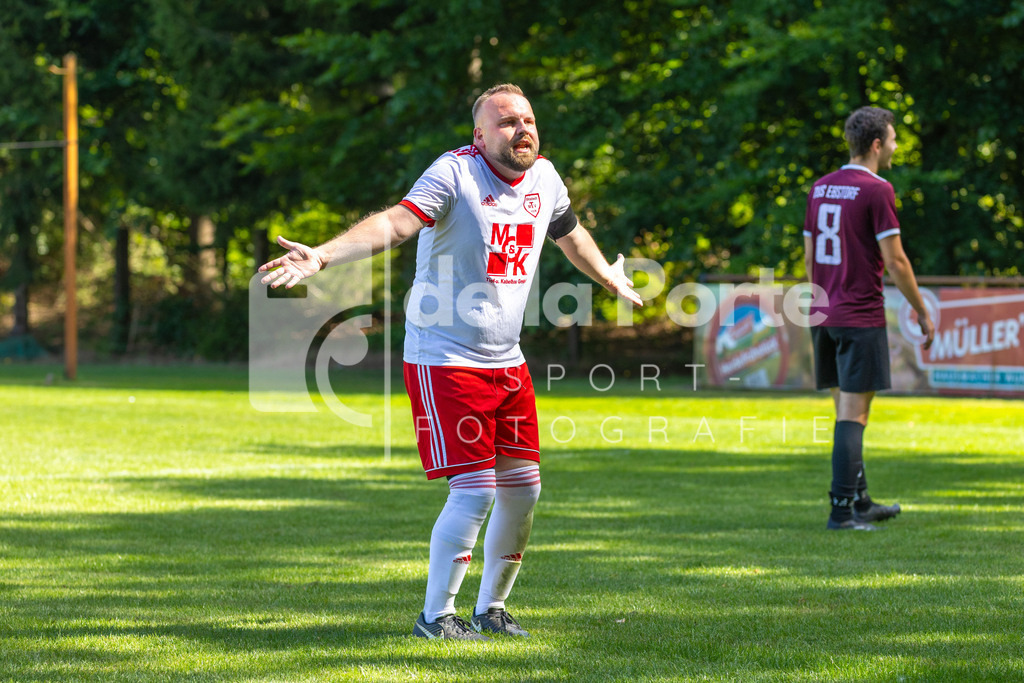 Römstedt II - Zobel_ Ronald (beschwert sich beim Assisten) vs Ebstorf 170825 dlP | immodelaporte-sportfotos - Realisiert mit Pictrs.com