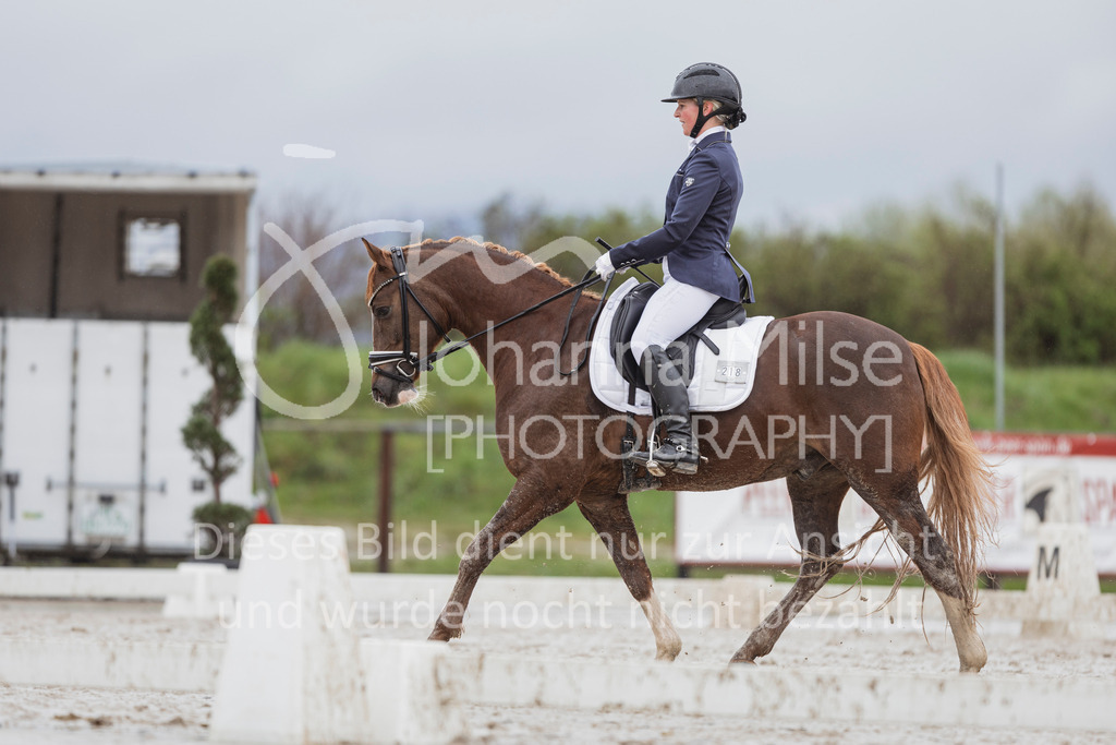 240401_Fruehlingsfest_A1-Dressur-422 | Deine schönsten Turniermomente als professionelle Fotos! Entdecke hochwertige Pferdesport-Fotografie im Online-Shop. Jetzt Fotos finden & bestellen!