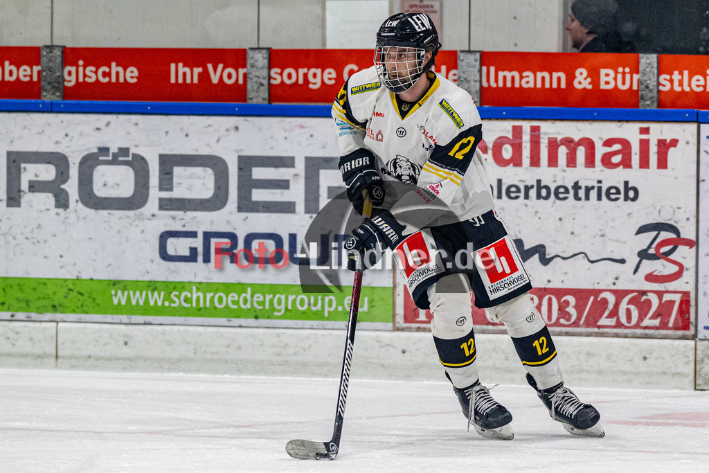 TSV Peißenberg Miners vs EA Schongau Mammuts | Eishockey Bayernliga 2023/2024, TSV Peißenberg Miners vs EA Schongau Mammuts, 20231215,
Jonas LAUTENBACHER (Mammuts 12) in Aktion,
2023-12-15 in Peißenberg (Eisstadion)
12 Jonas LAUTENBACHER (Mammuts 12)
Copyright: WolfgangxLindner foto-lindner.de