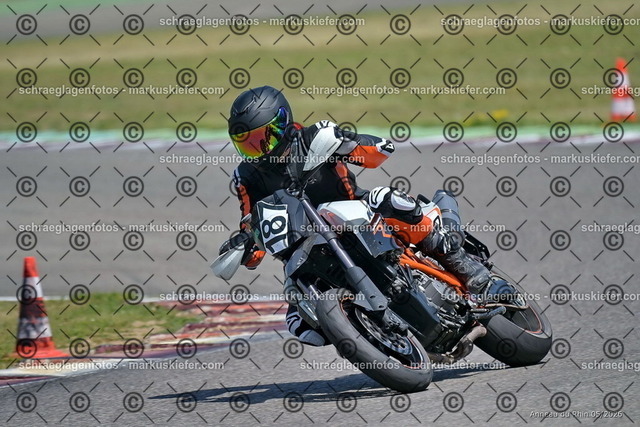 26BT02-1866 | markuskiefer.com - Realisiert mit Pictrs.com