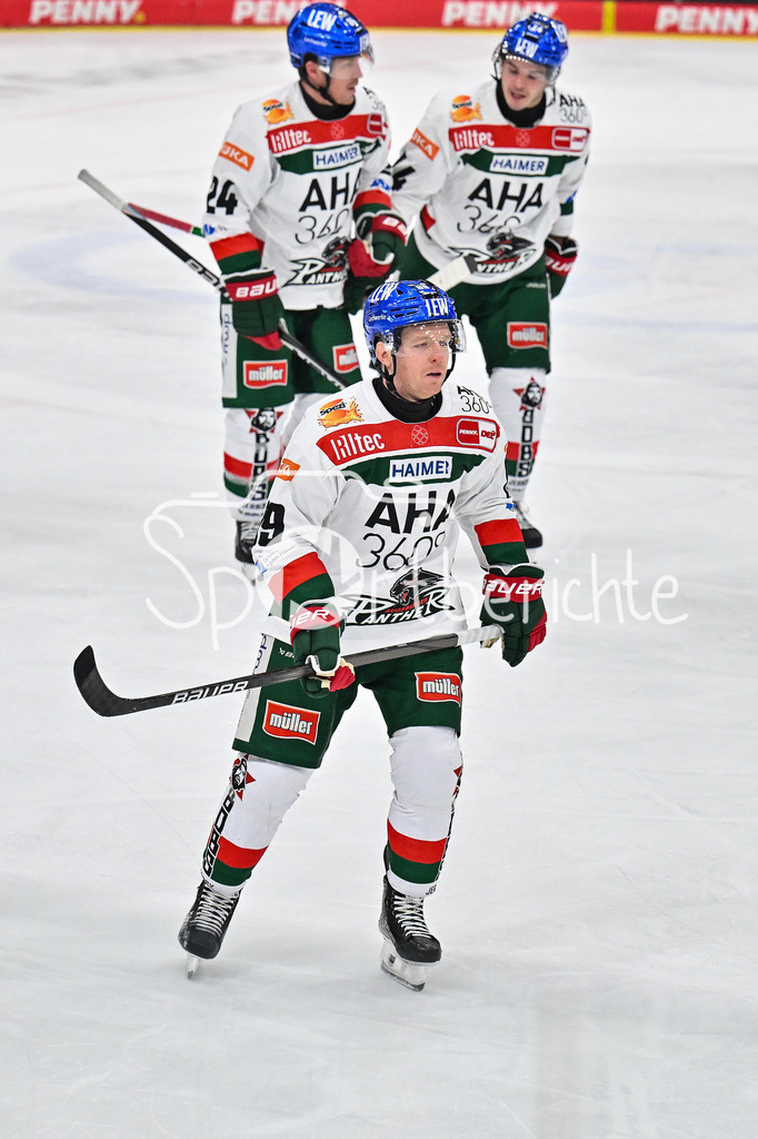 ERC Ingolstadt - Augsburger Panther | Jubel der Augsburger nach dem Anschluss zum 2-1 durch Mark ZENGERLE (Augsburger Panther #89) / Freude / Happy / Tor / Torschuezte / Treffer / DEL: ERC Ingolstadt - Augsburger Panther, Saturn Arena am 03.11.2024