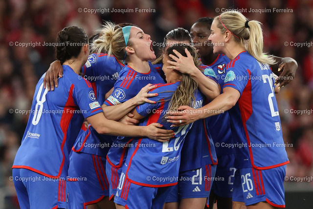 20240319_slbvslyo_0066 | Lisbon, Portugal, Tuesday 19 March 2024 UEFA Women's Champions League 2023/24 1/4 Final SL Benfica - Olympique Lyon,  Torjubel, Goal celebration, celebrate the goal um Delphine Cascarino (Olympique Lyon)


 - Realisiert mit Pictrs.com
