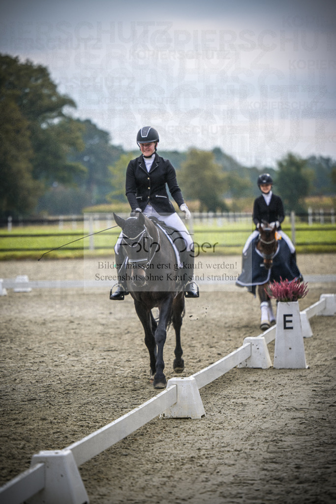DOS_B321 | Entdecke hochwertige Reitturnierfotos von Foto Oger. Professionell, emotional und authentisch – jetzt Lieblingsmomente im Shop bestellen.Deutschlandweite Turnierfotografie. - Realisiert mit Pictrs.com