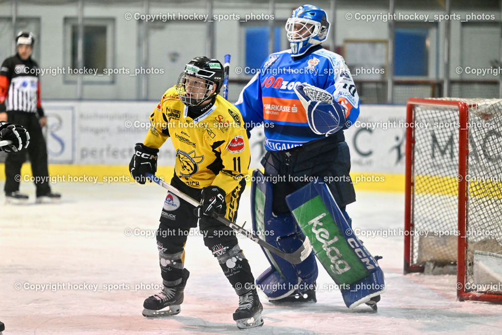 ESC SPARKASSE STEINDORF vs. MET PHOTOVOLTAIK HORNETS SPITTAL | #11 Kucher Florian EC Hornets Spittal, #70 Moser Lukas ESC Steindorf, ESC SPARKASSE STEINDORF vs. MET PHOTOVOLTAIK HORNETS SPITTAL, ESC SPARKASSE STEINDORF vs. MET PHOTOVOLTAIK HORNETS SPITTAL am 22.11.2025 in Steindorf (Ossiachersee Halle), Austria, (Photo by Bernd Stefan)