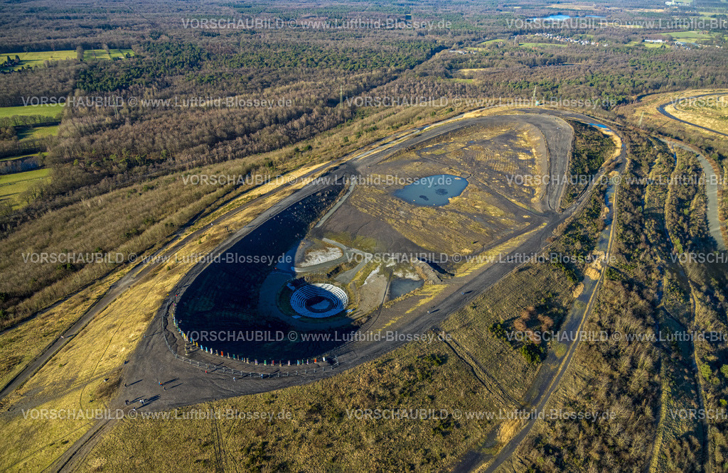 Bottrop240107722 | Luftbild, Halde Haniel, Totems von AgustÃ­n Ibarrola Skulptur Stelen, BergArena Amphitheater, Fuhlenbrock, Bottrop, Ruhrgebiet, Nordrhein-Westfalen, Deutschland