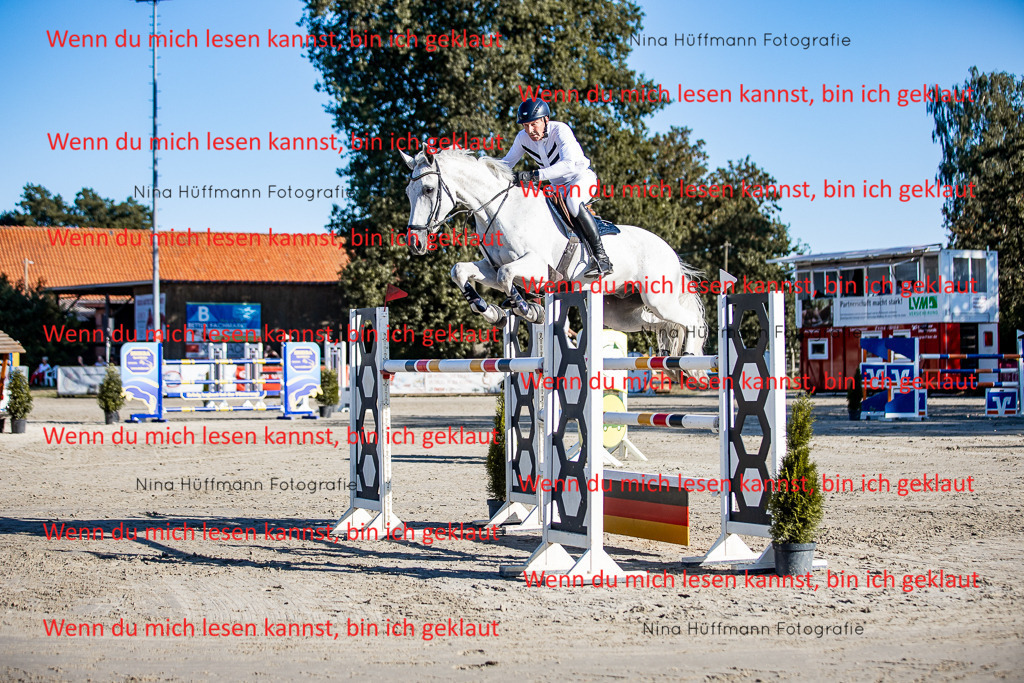 BK1A8187 | Turnierbilder Turnierfotos Nina Hüffmann Turnierfotografie Pferdefotografie Tierzeichnung Haustierzeichnung Pferdezeichnung Hundezeichnung Videograf  - Realisiert mit Pictrs.com