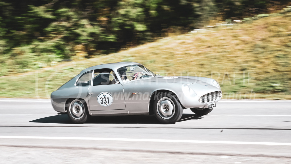 19. Arosa ClassicCar 2023 - 1. September 2023 | 19. Arosa ClassicCar 2023
Arosa, Schweiz
Peter Kappeler aus Walchwil mit der Startnummer 331 in einem OSCA 1600 GTS Zagato, Jahrgang 1963, in der Klasse Sport Trophy.
@arosaclassiccar, @arosa.official, #arosaclassiccar, #arosa, #76curves, #classiccar
Bild: Sportfotografie Markus Aeschimann | www.markus-aeschimann.ch - Realisiert mit Pictrs.com
