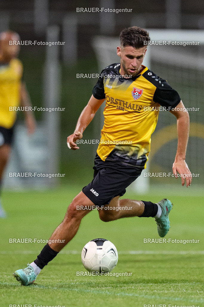 SB_KFCBAU_20250815_5320.JPG -  - KFC Uerdingen - SF Baumberg - Oberliga Niederrhein | Krefeld, Deutschland, 15.08.25: Mohammed Yasin Benslaiman Benktib (KFC Uerdingen) in Aktion, am Ball, Einzelaktion während des Oberliga Niederrhein Spiels zwischen KFC Uerdingen - SF Baumberg in der Grotenburg Stadion am 15. August 2025 in Krefeld, Deutschland. (Foto von Stefan Brauer/Brauer-Fotoagentur)