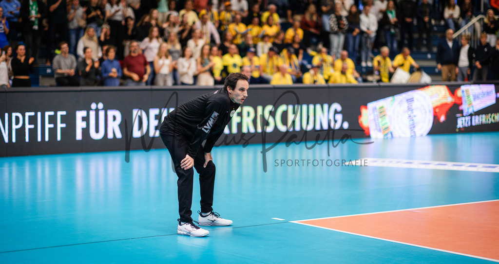 Volleyball, 1. Bundesliga Frauen, Hauptrunde, 1. Spieltag, Saison 2025/2026: USC Münster - SSC Palmberg Schwerin | 1. Bundesliga Frauen, Hauptrunde, 1. Spieltag, Saison 2025/2026, USC Münster empfängt SSC Palmberg Schwerin in der Sporthalle Berg Fidel in Münster. Foto: sportfotografie.ms | Markus Paletta - Realisiert mit Pictrs.com