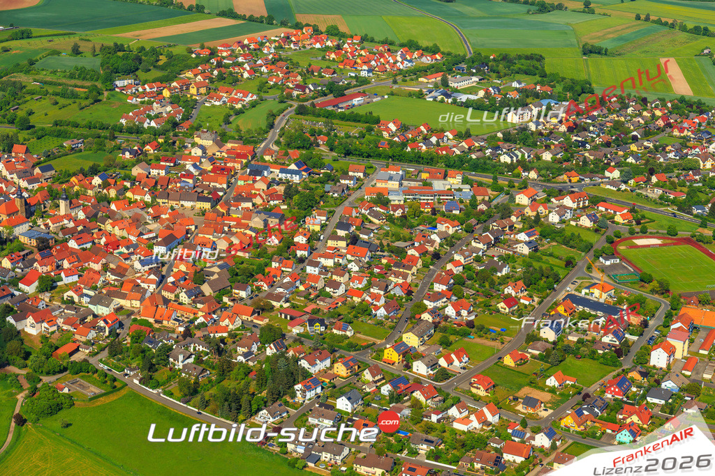 Die Luftaufnahme der Stadt Rattelsdorf wurde vom UL-Flugzeug heraus erstellt ( keine Drohne )- hohe Auflösung für beste Qualität