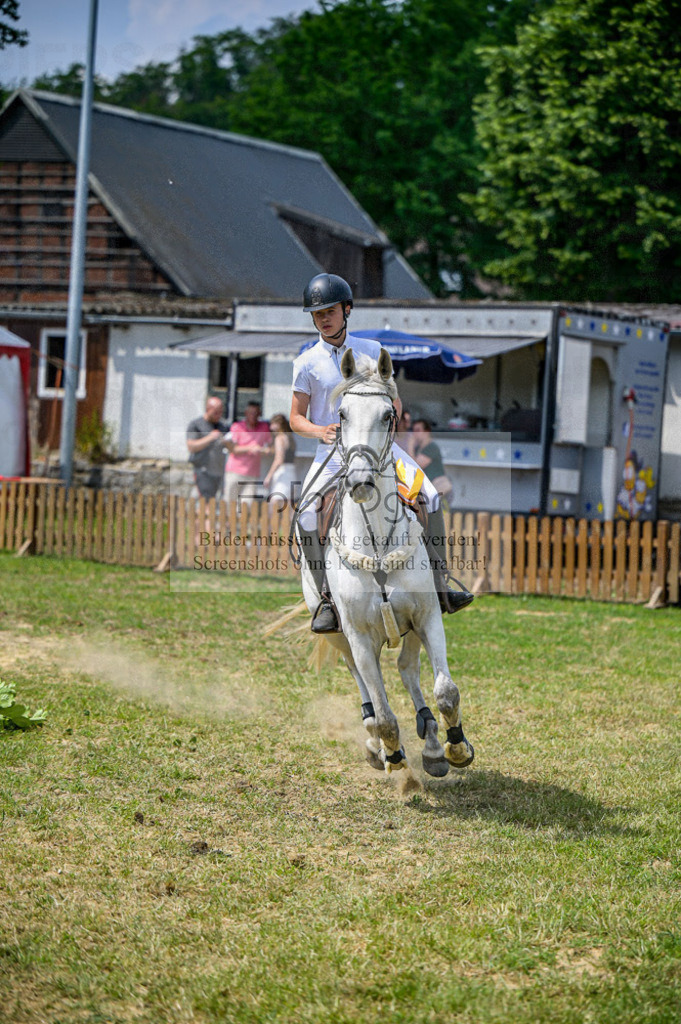 Reitturnier Voxtrup | Entdecke hochwertige Reitturnierfotos von Foto Oger. Professionell, emotional und authentisch – jetzt Lieblingsmomente im Shop bestellen.Deutschlandweite Turnierfotografie. - Realisiert mit Pictrs.com