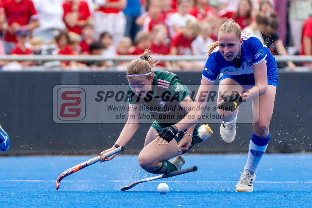 Final4_20250531-1401-HK107721 | Krefeld, Deutschland, 31.05.2025:  Feldhockey Final4 2025 – „Deutsche Feldhockey-Meisterschaften 2025“ im Gerd-Wellen-Hockeyanlage am 31.05.2025 in Krefeld, Deutschland. (Foto von Kramhöller/Fehrmann/Kaste)Krefeld, Germany, 31.05.2025: Feldhockey Final4 2025 – „Deutsche Feldhockey-Meisterschaften 2025“ in Gerd-Wellen-Hockeyanlage at 31.05.2025 in Krefeld, Deutschland. (Foto from Kramhöller/Fehrmann/Kaste)