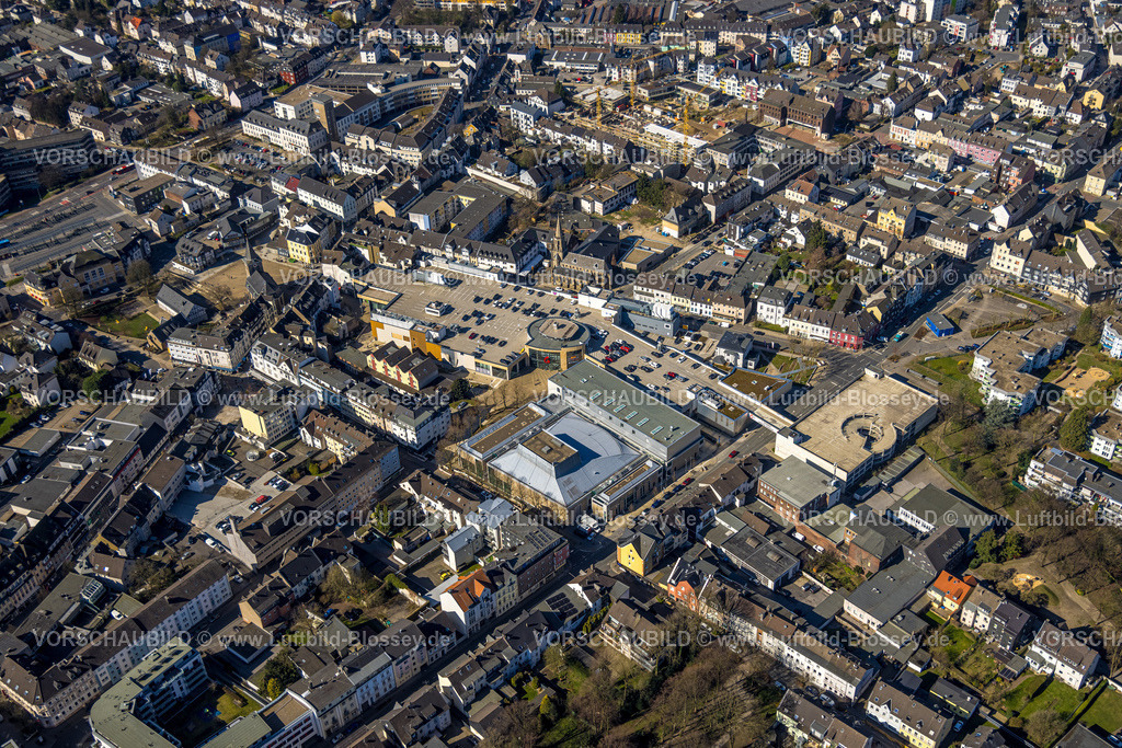 Velbert240301559 | Luftbild, StadtGalerie Velbert Einkaufszentrum mit Parkdeck, Forum Velbert Veranstaltungsstätte, kath. St. Marien Kirche, Wohngebiet, Velbert, Ruhrgebiet, Nordrhein-Westfalen, Deutschland