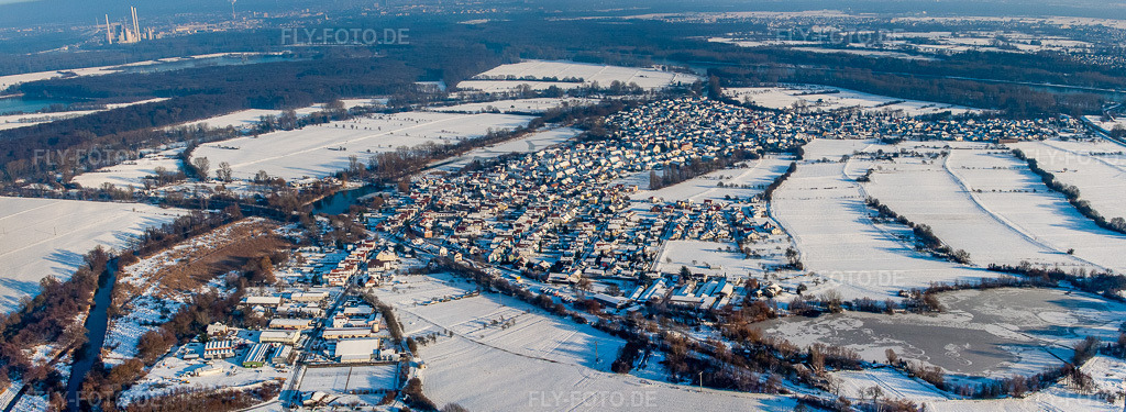 Luftbild: Dorfansicht bei Schnee im Winter aus Westen in Neuburg am Rhein im Bundesland Rheinland-Pfalz in Deutschland. Foto: IMG_36558-Bearbeitet.jpg vom 05.01.2011 durch Werner Riehm/FLY-FOTO.deAuflösung des Originals: 7604 x 2783 px