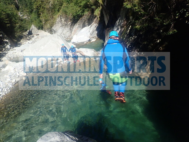 P1010022 | Bestelle die Bilder deines Berg- oder Wasser-Abenteuers mit Mountain Sports bequem von zu Hause aus direkt über unseren Online Fotoshop von pictrs.com. - Realisiert mit Pictrs.com