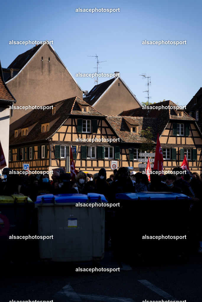 _B7A9629 | manifestation de lycéens à Strasbourg, le 6 octobre 2026, dans le cadre d’un mouvement national de protestation contre les conditions d’apprentissage. - Realisiert mit Pictrs.com