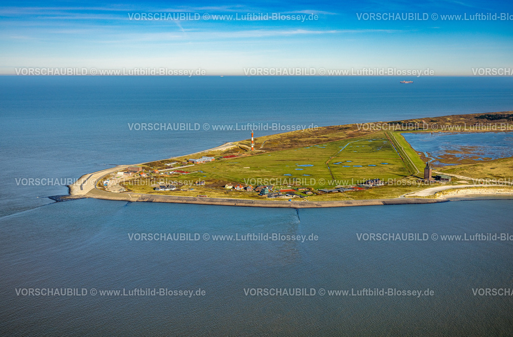 Friesland251106222Wangerooge | Luftbild, Wangerooge Westseite und Neuer Leuchtturm, Jugendgästehaus Westkap, Westturm mit DJH Jugendherberge Wangerooge, Inselheim Rüstringen mit Astro- Sternwarte, Fernsicht und blauer Himmel mit Horizont, Wangerooge, Norddeutschland, Ostfriesland, Niedersachsen, Deutschland