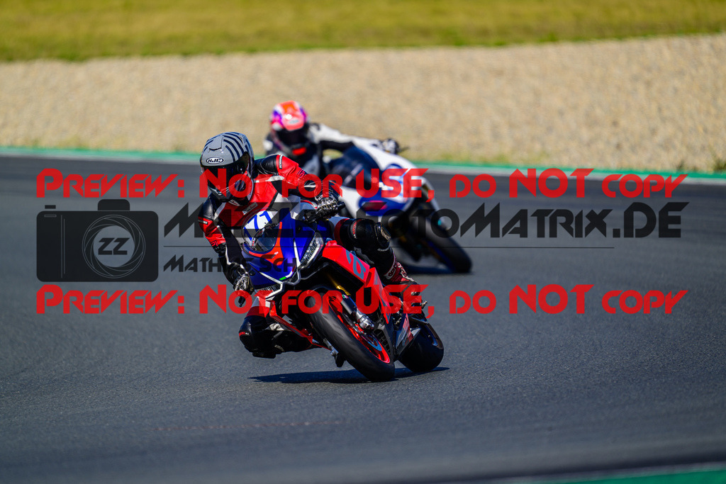 MaZZes_FotoMatrix_240724_6007705_2-116 | BLAU