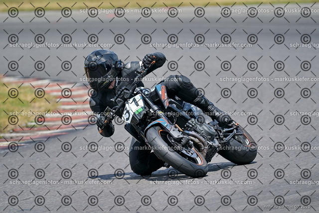 25bt04-1324 | markuskiefer.com - Realisiert mit Pictrs.com