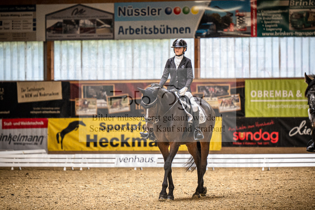 DOS_0243 | Entdecke hochwertige Reitturnierfotos von Foto Oger. Professionell, emotional und authentisch – jetzt Lieblingsmomente im Shop bestellen.Deutschlandweite Turnierfotografie. - Realisiert mit Pictrs.com