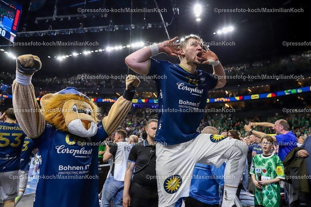xSSCx18042602035 | 18.04.2026, xsscx, Handball, DHB-Pokal Lidl Final4, Halbfinale, Bergischer HC - SC Magdeburg, Saison 2025 / 2026 Herren, Lanxess Arena, Köln: Die Mannschaft des Bergischer HC feiert den Sieg über den SC Magdeburg  Gerdas Babarskas (BHC #14) Photo: xSandraxScherningxPressefotoKochx