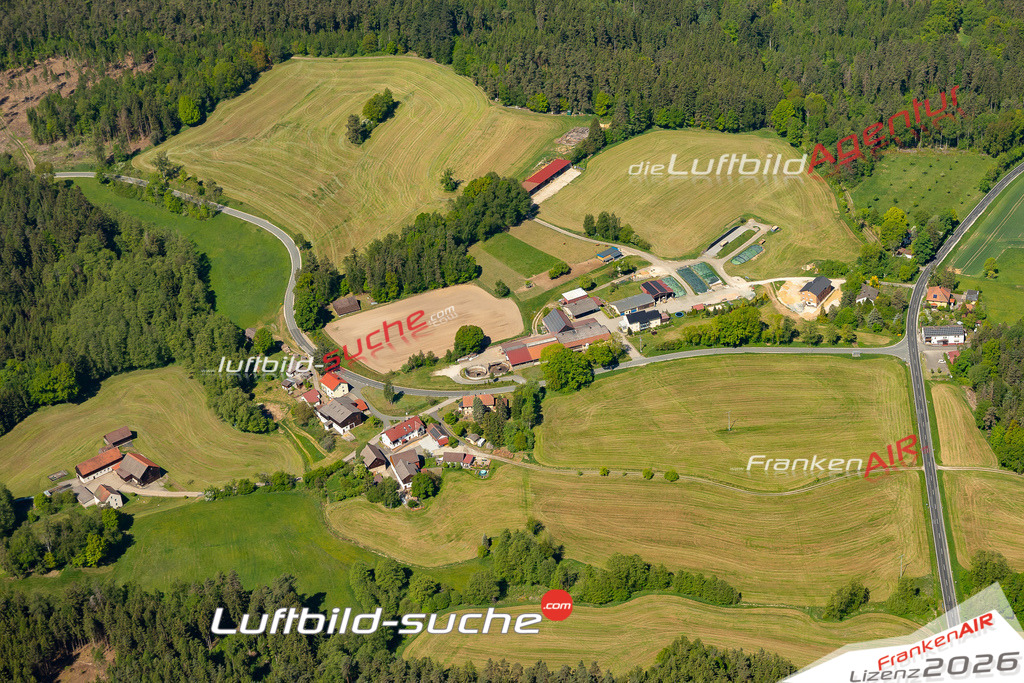 Luftaufnahme von Heinersberg Kirchenthumbach Bild- Das Luftbild wurde 2025 vom UL-Flugzeug heraus erstellt ( keine Drohne ) - Hochauflösende Luftaufnahme -Nicht vergleichbar mit Google Maps oder Satelittenbilder- Die Geschenkidee !Mit Lizenz und Bildrechte bestellbar