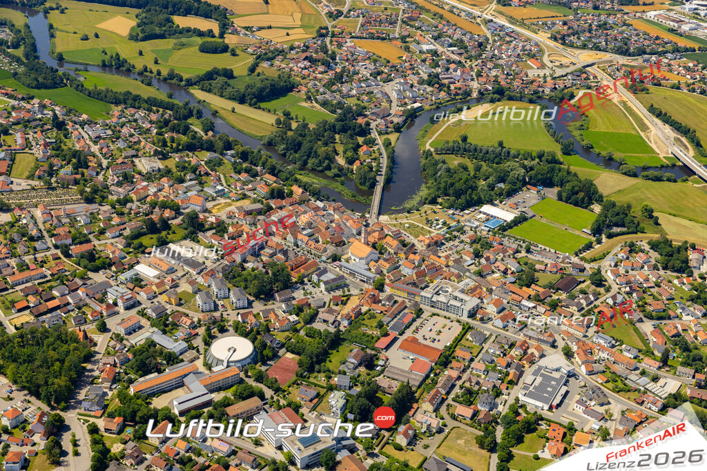 Das Luftbild der Stadt Roding wurde 2022 vom Flugzeug heraus erstellt (keine Drohnen-Aufnahmen) Aufnahmehöhe ca.450 Meter- hohe Bildauflösung und Druck-Qualität. Garantiert!